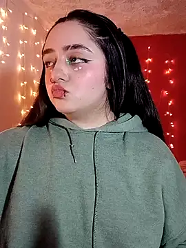 IvonneT online show from 11-28-25, 04:15