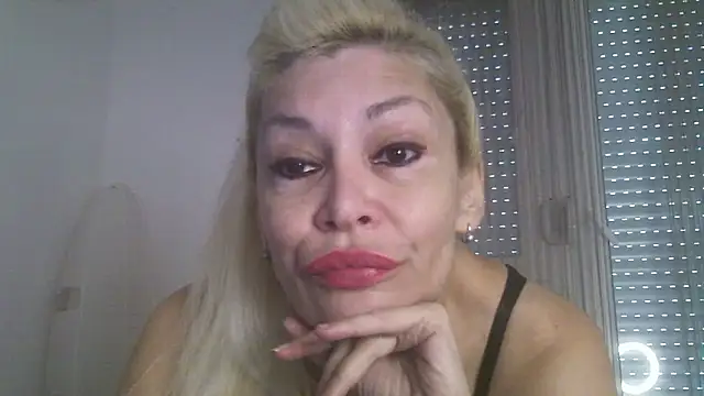 Snapshot of EvaaMina chatting on 10-20-25, 11:10 EvaaMina online show from 10-20-25, 11:10