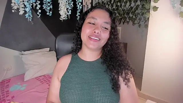 Snapshot of alixon_fiore5 chatting on 04-29-26, 06:06 alixon fiore5 online show from 04-29-26, 06:06