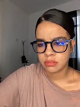 Snapshot of trianawhite chatting on 12-03-24, 03:44 trianawhite online show from 12-03-24, 03:44