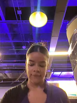 Snapshot of trianawhite chatting on 12-19-24, 08:34 trianawhite online show from 12-19-24, 08:34