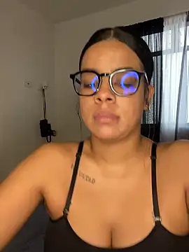 Snapshot of trianawhite chatting on 12-27-24, 07:24 trianawhite online show from 12-27-24, 07:24