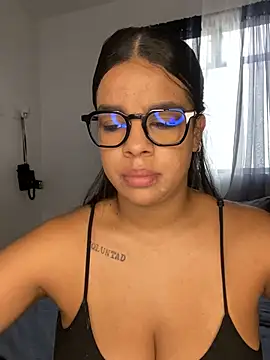 Snapshot of trianawhite chatting on 12-28-24, 02:32 trianawhite online show from 12-28-24, 02:32