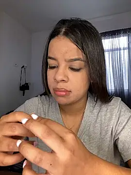 Snapshot of trianawhite chatting on 01-20-25, 03:39 trianawhite online show from 01-20-25, 03:39