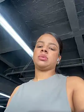 Snapshot of trianawhite chatting on 02-21-25, 07:10 trianawhite online show from 02-21-25, 07:10