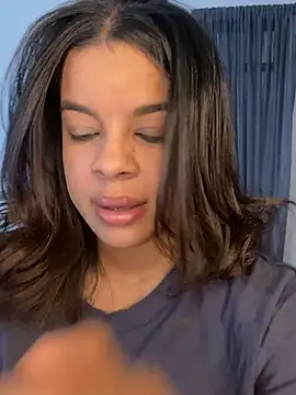 Snapshot of trianawhite chatting on 03-03-25, 09:59 trianawhite online show from 03-03-25, 09:59