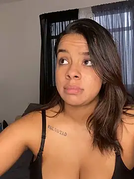 Snapshot of trianawhite chatting on 03-05-25, 09:37 trianawhite online show from 03-05-25, 09:37