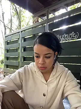 Snapshot of trianawhite chatting on 11-29-25, 03:15 trianawhite online show from 11-29-25, 03:15