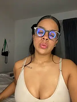 Snapshot of trianawhite chatting on 12-16-25, 11:54 trianawhite online show from 12-16-25, 11:54