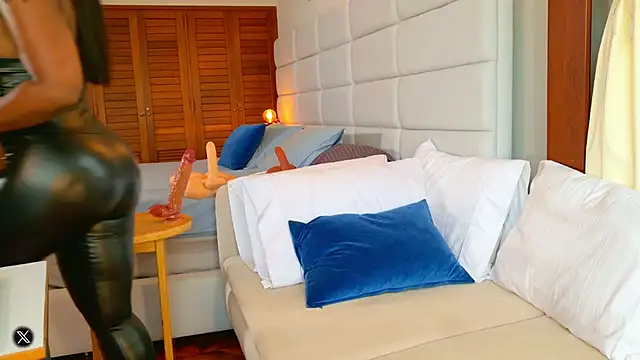 lissetlong69 online show from 10-03-25, 07:55