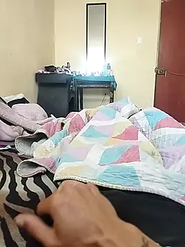 Snapshot of 001HENRYAlejandro chatting on 11-24-25, 01:11 001HENRYAlejandro online show from 11-24-25, 01:11