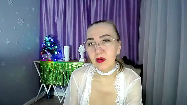 Snapshot of queen_a_n_i chatting on 12-31-24, 06:02 queen a n i online show from 12-31-24, 06:02