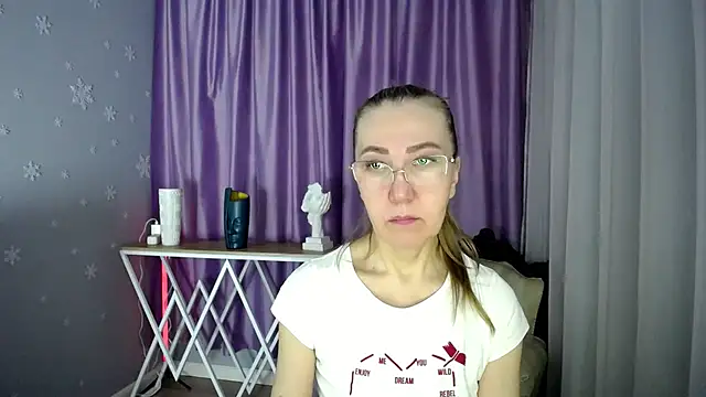 Snapshot of queen_a_n_i chatting on 02-07-25, 08:55 queen a n i online show from 02-07-25, 08:55