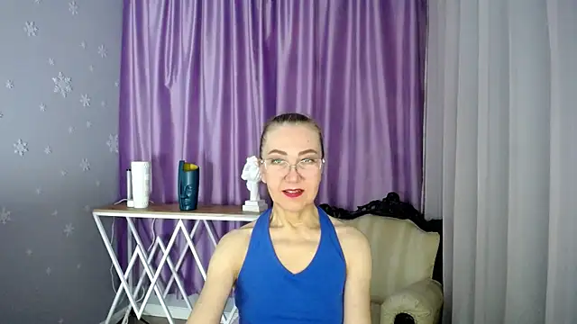 Snapshot of queen_a_n_i chatting on 02-11-25, 11:10 queen a n i online show from 02-11-25, 11:10