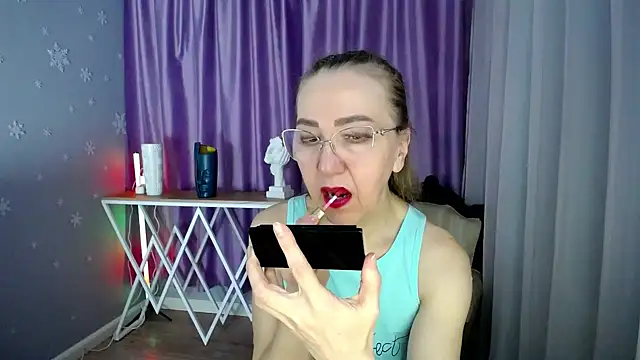 Snapshot of queen_a_n_i chatting on 02-21-25, 08:40 queen a n i online show from 02-21-25, 08:40