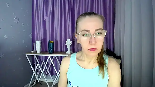 Snapshot of queen_a_n_i chatting on 02-26-25, 12:25 queen a n i online show from 02-26-25, 12:25