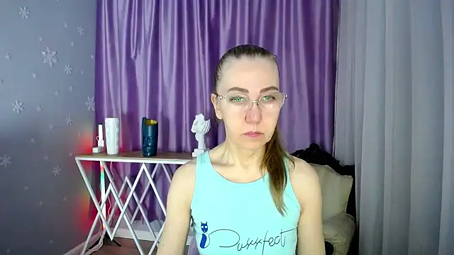 Snapshot of queen_a_n_i chatting on 02-27-25, 07:34 queen a n i online show from 02-27-25, 07:34