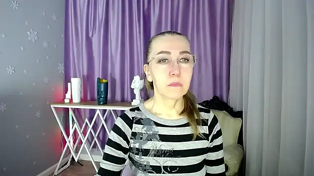 Snapshot of queen_a_n_i chatting on 03-06-25, 08:19 queen a n i online show from 03-06-25, 08:19