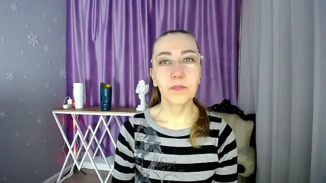 Snapshot of queen_a_n_i chatting on 03-10-25, 07:10 queen a n i online show from 03-10-25, 07:10