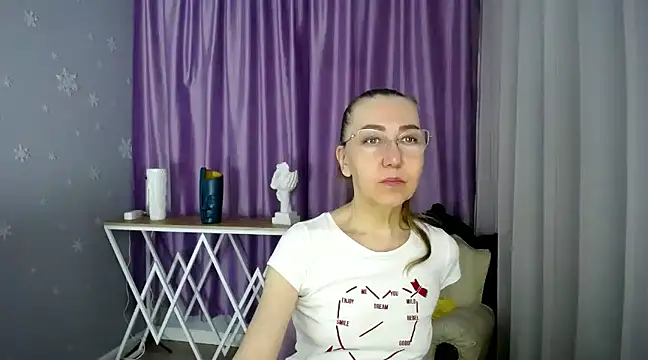 Snapshot of queen_a_n_i chatting on 03-15-25, 08:15 queen a n i online show from 03-15-25, 08:15