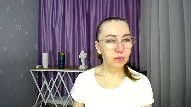 Snapshot of queen_a_n_i chatting on 03-23-25, 06:58 queen a n i online show from 03-23-25, 06:58