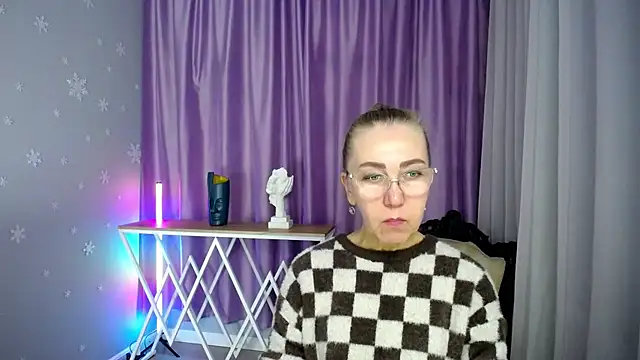 Snapshot of queen_a_n_i chatting on 09-14-25, 11:20 queen a n i online show from 09-14-25, 11:20