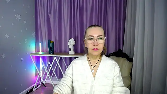 Snapshot of queen_a_n_i chatting on 09-23-25, 10:51 queen a n i online show from 09-23-25, 10:51