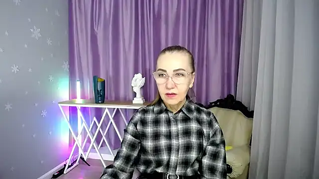 Snapshot of queen_a_n_i chatting on 09-27-25, 11:26 queen a n i online show from 09-27-25, 11:26