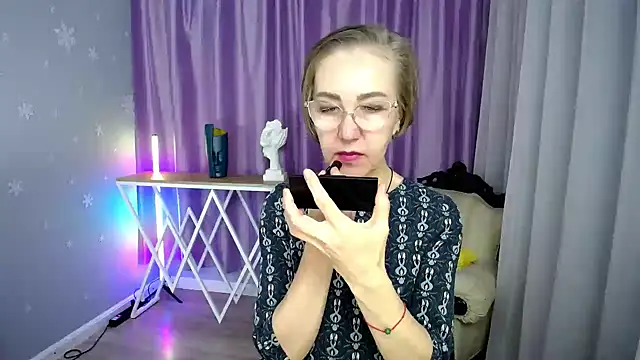 Snapshot of queen_a_n_i chatting on 10-06-25, 09:18 queen a n i online show from 10-06-25, 09:18