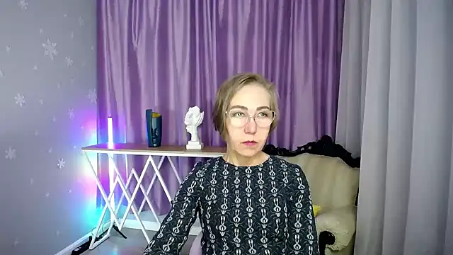 Snapshot of queen_a_n_i chatting on 10-14-25, 12:28 queen a n i online show from 10-14-25, 12:28