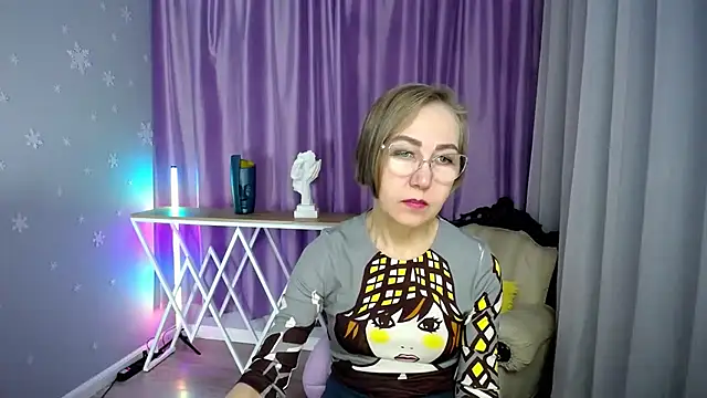 Snapshot of queen_a_n_i chatting on 10-29-25, 09:00 queen a n i online show from 10-29-25, 09:00