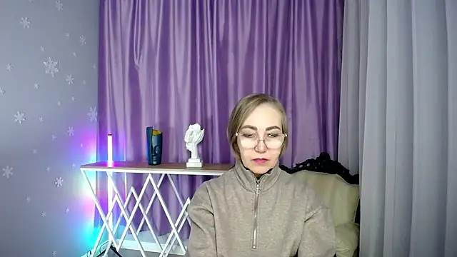 Snapshot of queen_a_n_i chatting on 11-07-25, 11:21 queen a n i online show from 11-07-25, 11:21