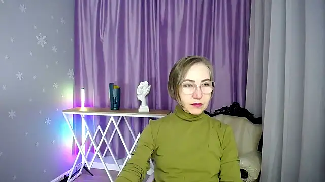 Snapshot of queen_a_n_i chatting on 11-22-25, 08:57 queen a n i online show from 11-22-25, 08:57