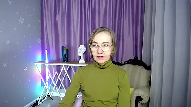 Snapshot of queen_a_n_i chatting on 11-23-25, 10:15 queen a n i online show from 11-23-25, 10:15