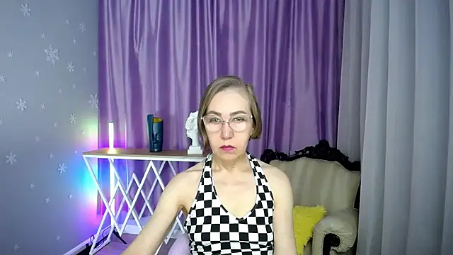 Snapshot of queen_a_n_i chatting on 11-26-25, 08:37 queen a n i online show from 11-26-25, 08:37