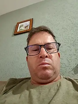 Snapshot of tavio1 chatting on 02-08-26, 12:47 tavio1 online show from 02-08-26, 12:47