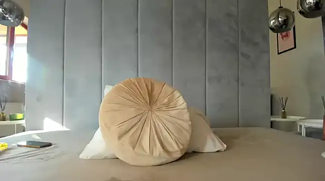 Naila18 online show from 12-13-24, 11:55