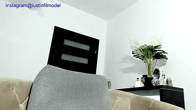 MuscleJohn online show from 11-26-25, 04:35