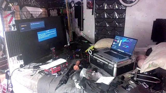 Snapshot of TheHellBilly chatting on 02-04-25, 03:36 TheHellBilly online show from 02-04-25, 03:36