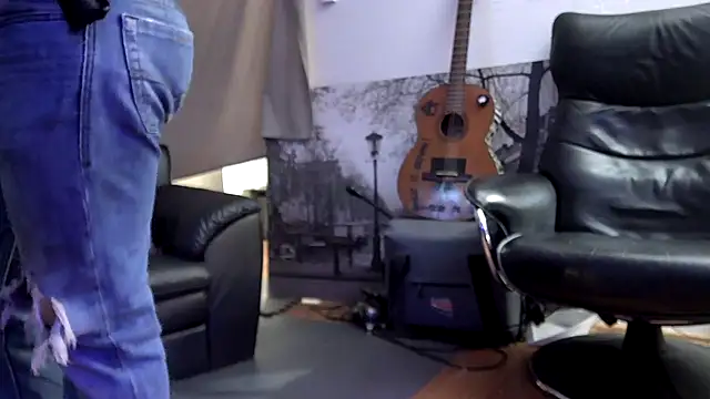 Snapshot of TheHellBilly chatting on 04-27-26, 03:26 TheHellBilly online show from 04-27-26, 03:26