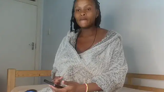 Snapshot of BlondQ2003 chatting on 09-30-25, 07:08 BlondQ2003 online show from 09-30-25, 07:08