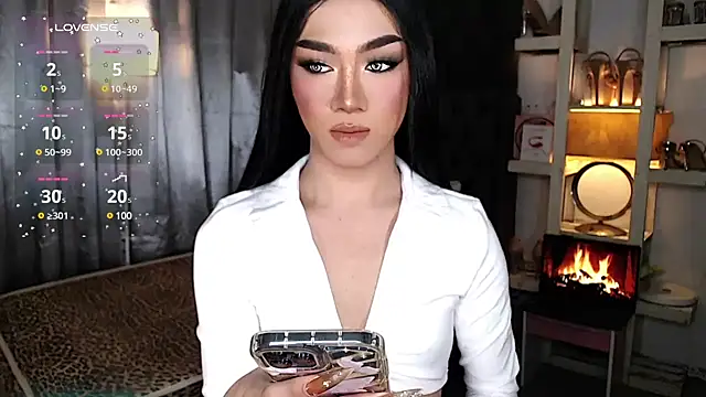 Snapshot of Local_Hoelyx chatting on 12-12-24, 07:59 Local Hoelyx online show from 12-12-24, 07:59