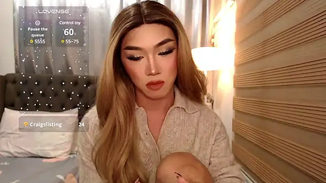 Snapshot of Local_Hoelyx chatting on 12-29-24, 03:13 Local Hoelyx online show from 12-29-24, 03:13