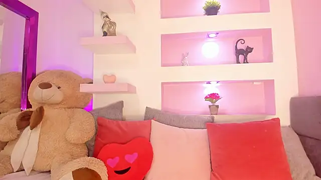 Snapshot of _liathompsom09 chatting on 12-15-25, 08:35 liathompsom09 online show from 12-15-25, 08:35