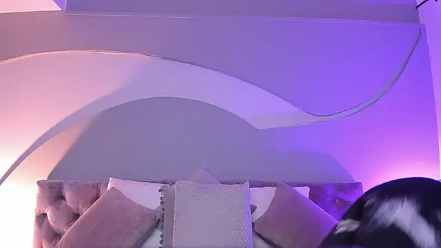 Snapshot of Nicolle_W chatting on 02-07-25, 11:45 Nicolle W online show from 02-07-25, 11:45