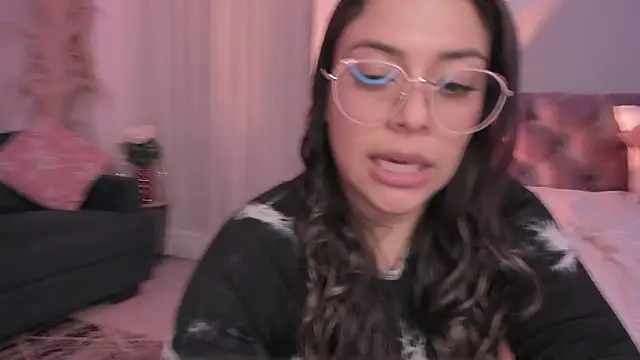 Snapshot of Nicolle_W chatting on 02-07-25, 02:47 Nicolle W online show from 02-07-25, 02:47