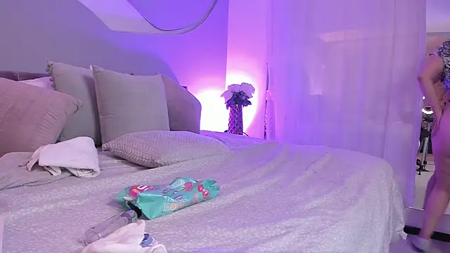 Snapshot of Nicolle_W chatting on 02-08-25, 03:31 Nicolle W online show from 02-08-25, 03:31