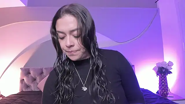 Snapshot of Nicolle_W chatting on 02-11-25, 11:54 Nicolle W online show from 02-11-25, 11:54