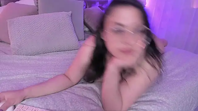 Snapshot of Nicolle_W chatting on 02-22-25, 05:57 Nicolle W online show from 02-22-25, 05:57