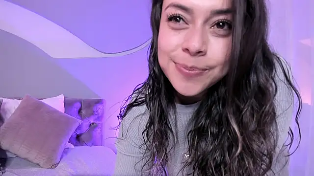 Snapshot of Nicolle_W chatting on 02-25-25, 02:54 Nicolle W online show from 02-25-25, 02:54